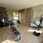 La Glycine, Avec Acces Piscine Et Jacuzzi Apartamento *