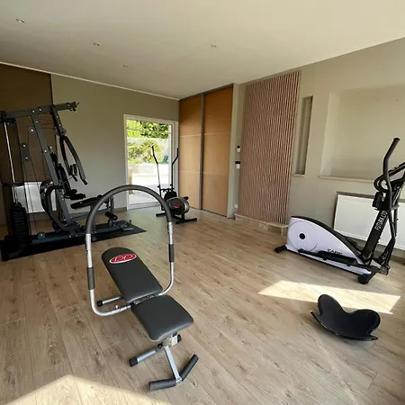 La Glycine, Avec Acces Piscine Et Jacuzzi Apartament *